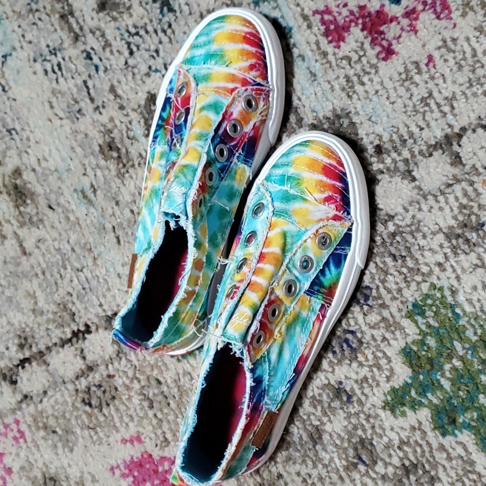 NWOT Blowfish slip on tennis shoes